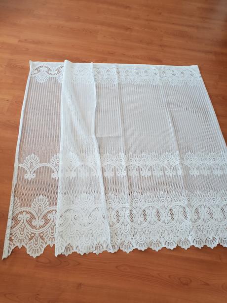 Biela nadherna zaclona ako nova, 