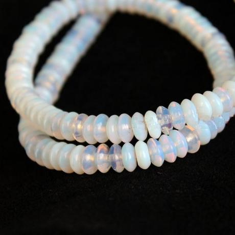 Biely opalit rondelkový 6x3 mm, 