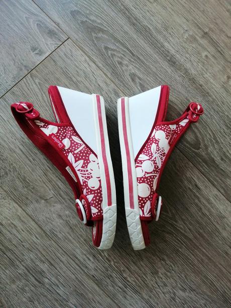 Sandálky, skechers,37