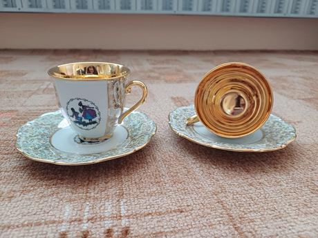 Sada starého porcelánového riadu,