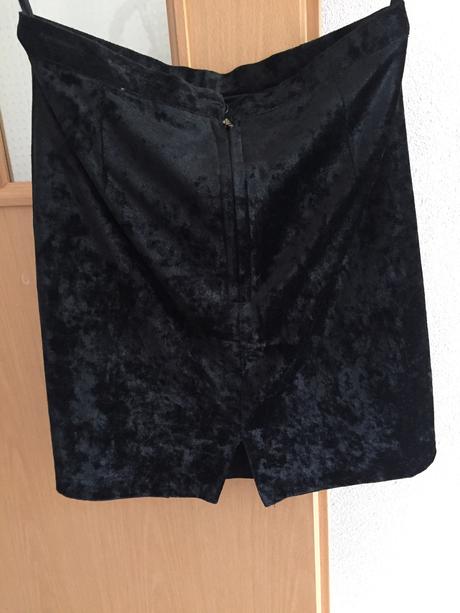 Cierna zamatova sukna, s