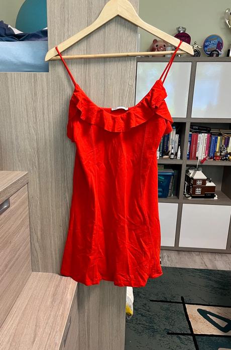 Červené šaty, zara,m