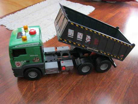 Vyklápacie nákladné autá 2ks cena spolu,