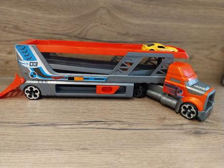 Vystrelovaci kamion hot wheels,