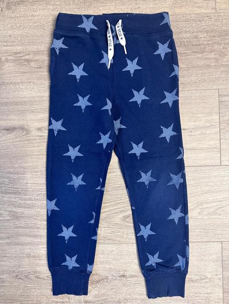 Tepláky z hviezdičkami, next,122