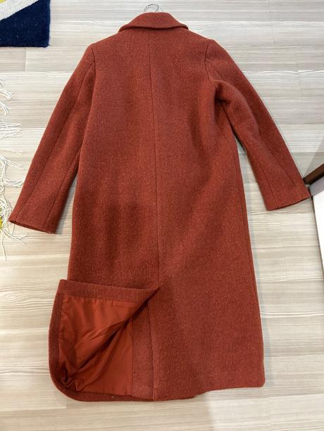 Škoricový kabát monki, s