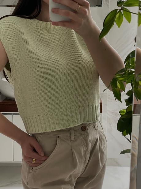 Pletený top v pastelovej žltej, s