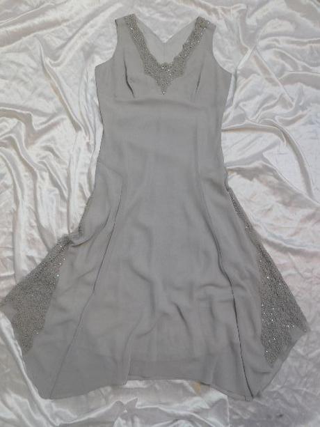 Velmi pekne kvalitne saty, 40