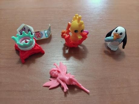 Kinder figurky mix,