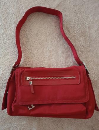 Elle kabelka, ellesse