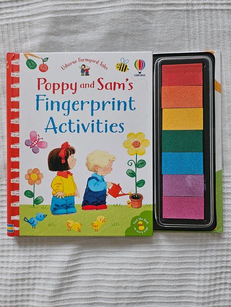 Kniha s odtlackami (fingerprint activities),