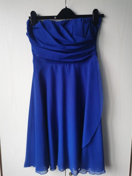 Modré šaty, 36