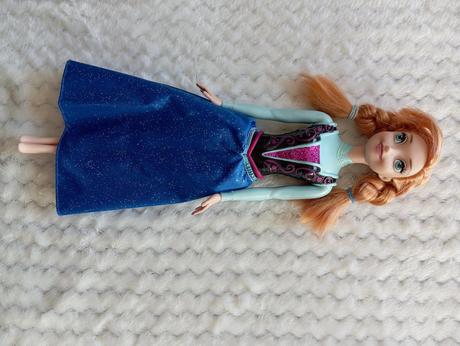 Barbie mattel anna v lesklej sukni, 