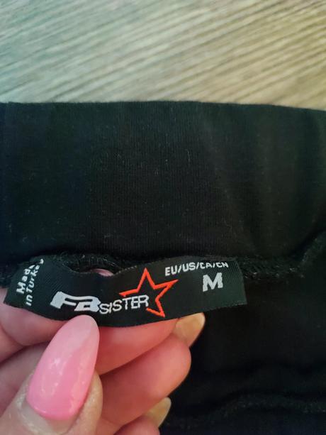 Čierna sukňa so strapcami veľ. m, m