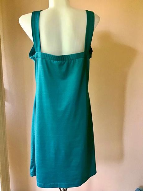 Krásne pruzne saty, 42