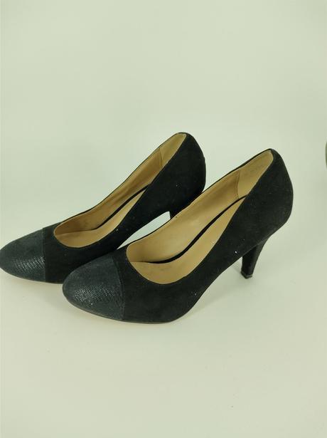 Čierne lodičky, 38