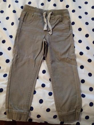 Nohavice pre chlapca, 104–116