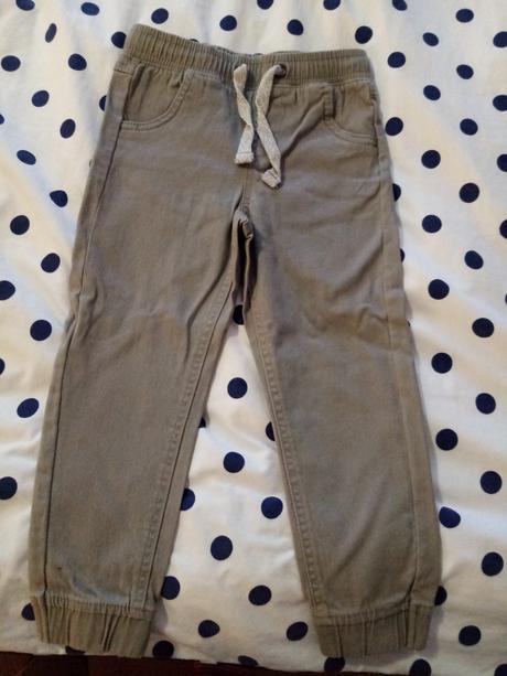 Nohavice pre chlapca, 104–116