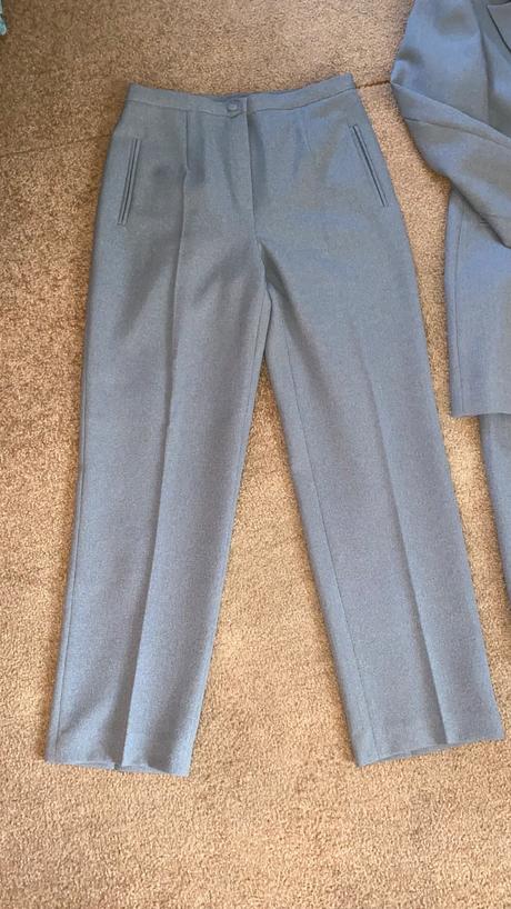 Dámsky komplet (sako, nohavice, sukňa), l