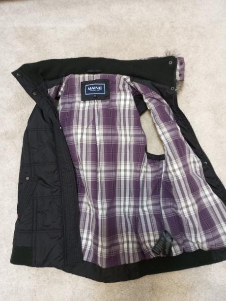 Čierna vesta s kapucňou, 42