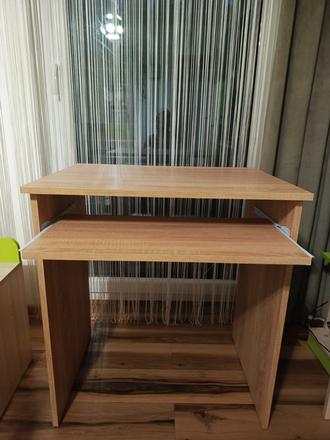 Pc stolík s vysuvnou doskou, 