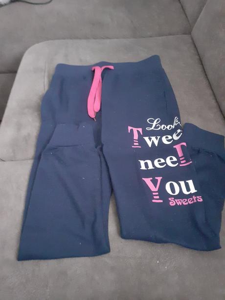 Dievčenské tepláky, 140