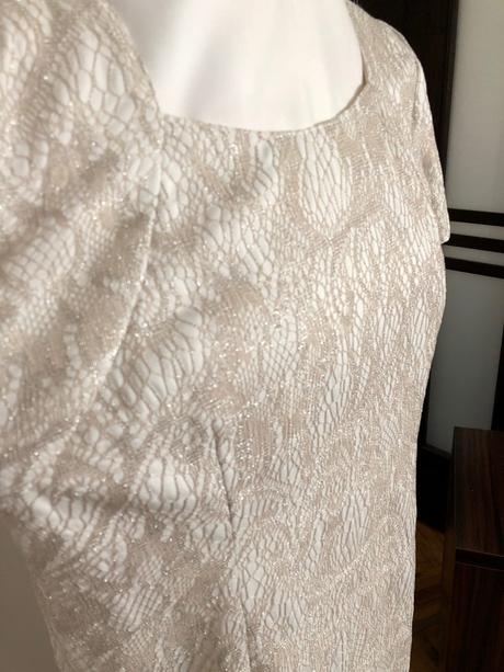 Spoločenské šaty, 42