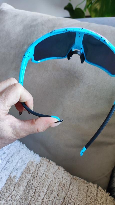 Športové slnečné okuliare,