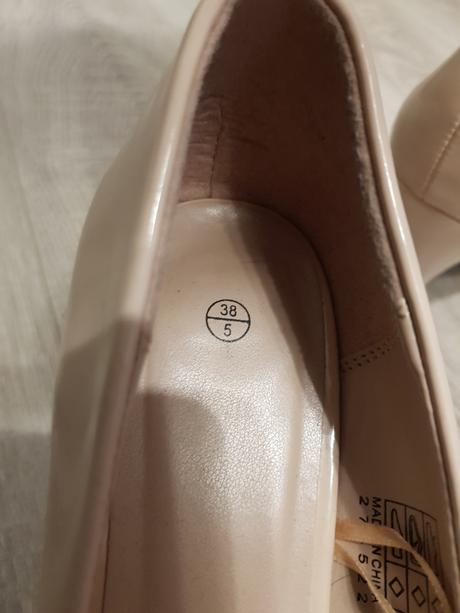 Krémové lodičky, 38