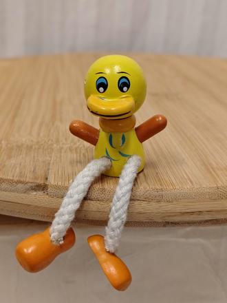 Retro drevený káčer, šnúrkové nohy, 6,5 cm,