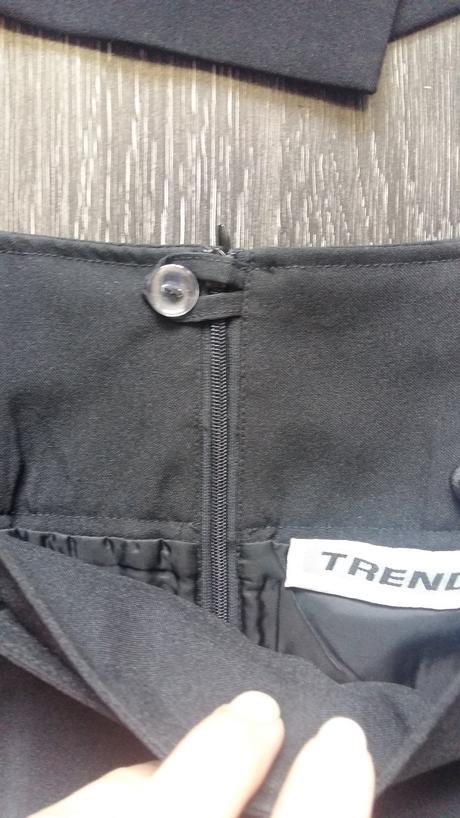 Predám dámsku sukňu a vestičku veľ. 36, s