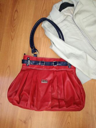Nadherna cervena kabelka,