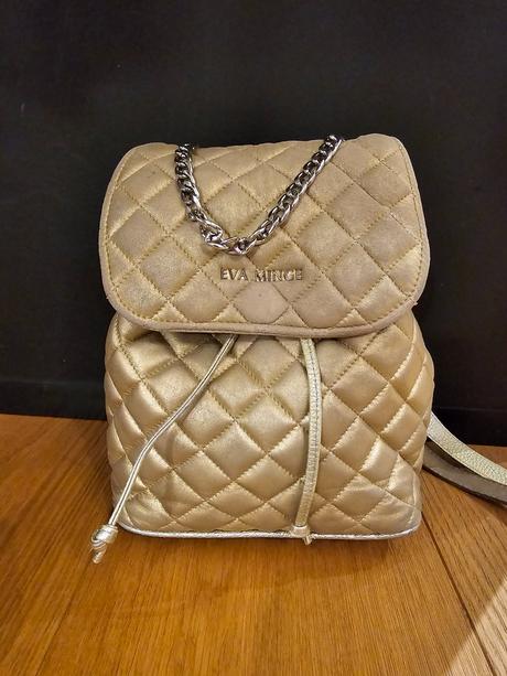 Zlatý kožený ruksak, 