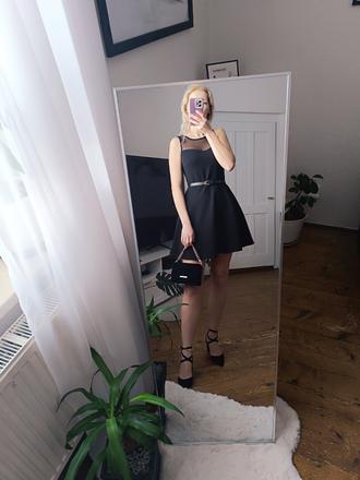 Čierne krátke spoločenské šaty, m