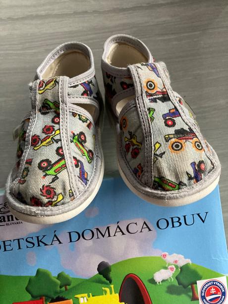 Wanda papučky č.15,5 23 autá, wanda,23