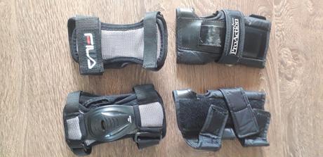 Chraniče na zápästia a lakte s postou., 