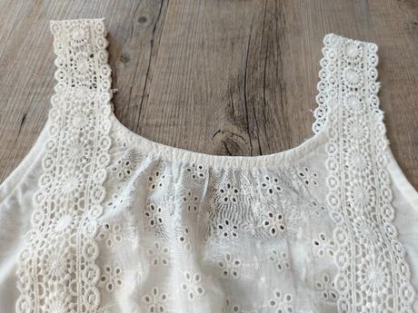 Smotanové šaty s čipkovaným topom, xs