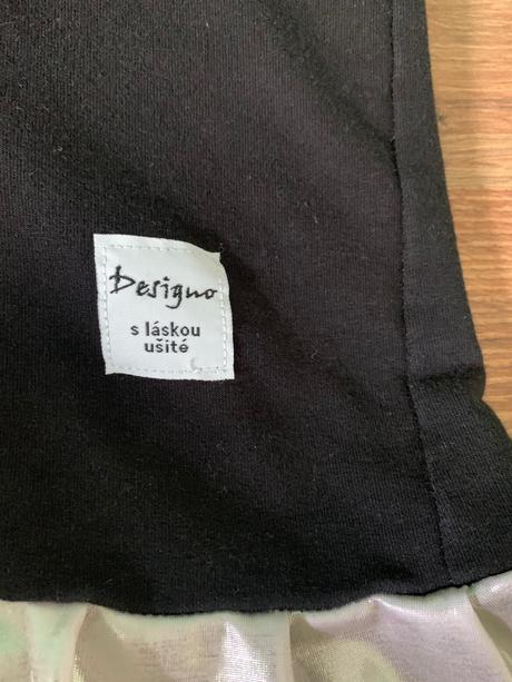 Mikina s volánikom, 122