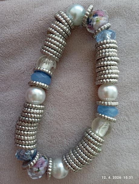 Náramok na gumičke, 