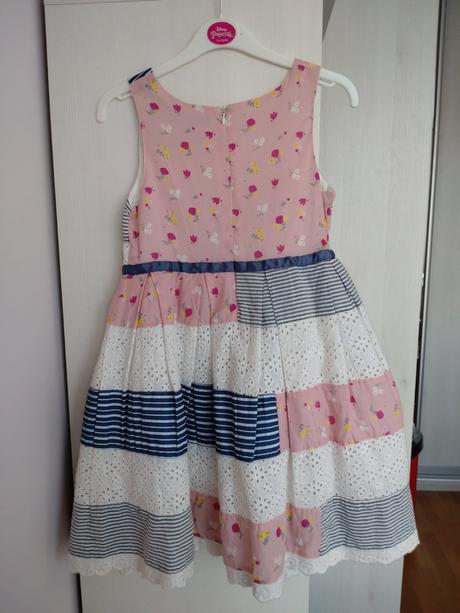 Dievčenské šaty, 122