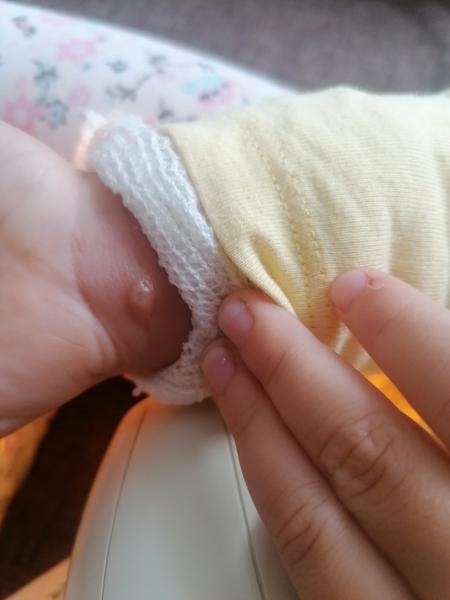 Čo to má dcérka na ruke?