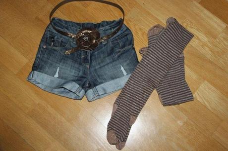 Kraťase s opaskom a pančuškami, next,122