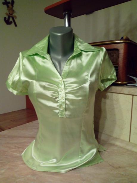 Pekná satenová blúzočka, s