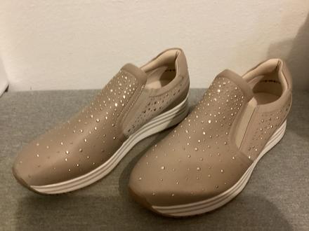 Topánky s kamienkami, graceland,41