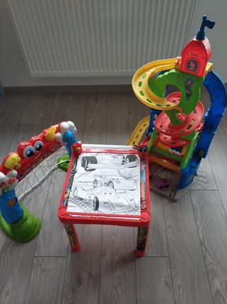 26de_stolik na kreslenie s omalovankami,