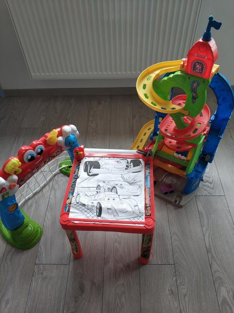 26de_stolik na kreslenie s omalovankami, 