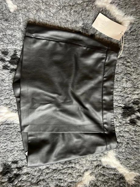 Čierny koženkový skort zara nový, zara,s