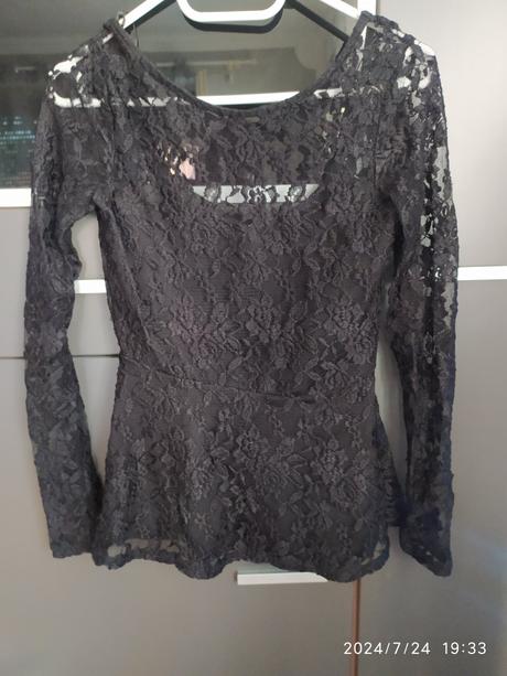 Dámske oblečenie, s