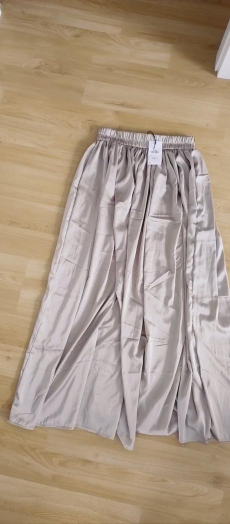 Satenova sukna nova, gate,m