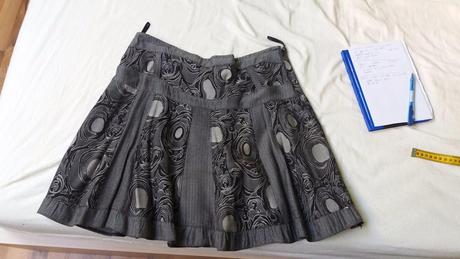 Minisukňa šedá so vzorom vel. 40, 40